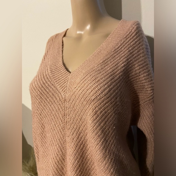H&M Blush Pink Acrylic Sweater Dress/Tunic. P2P-20-21.5” L-31.5” - Picture 3 of 3